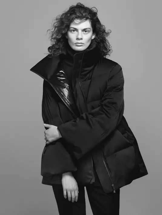 Koleksi J+ terbaru mengedepankan busana bervolume dengan bahan berkelas. Seperti memadukan Volume Jacket, Cashmere Turtleneck, dan Tapered Fit Trousers.