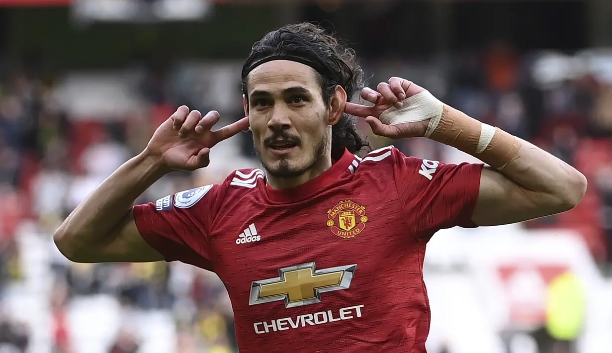 Edinson Cavani. Striker 34 tahun ini hijrah ke Manchester United musim lalu akibat terpinggirkan usai kedatangan Mauro Icardi. Total 7 musim di PSG, ia tampil dalam 301 laga dengan mencetak 200 gol. Bersama Setan Merah ia telah mengemas 17 gol dari 39 laga. (Foto: AP/Pool/Laurence Griffiths)