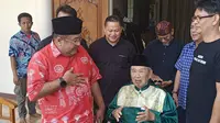 Rano Karno sowan mantan wakil gubernur DKI Jakarta Eddie Marzuki, Selasa (3/9/2024). (Merdeka.com/ Alma Fikhasari)