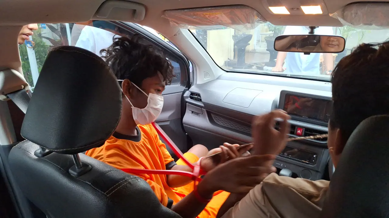 Pengangguran Terjerat Pinjol Nekad Bacok Pengemudi Taksi Online Demi Bisa Bawa Kabur Mobil