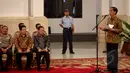 Presiden Jokowi saat menyampaikan pidato pada acara pemberian penghargaan kepada pihak yang telah mendukung kelancaran tugas dan fungsi Kementerian Keuangan di Istana Negara, Jakarta, Rabu (20/5). (Liputan6.com/Faizal Fanani)