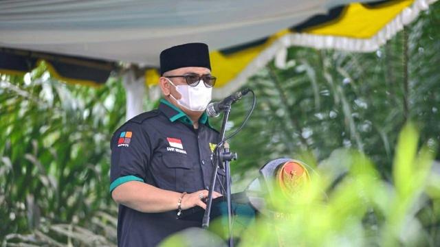 Ketua Umum DPP Apkasindo Gulat Medali Emas Manurung.