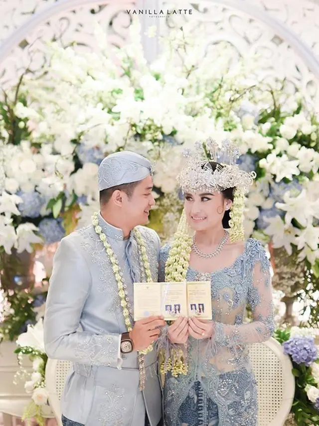 Tak Banyak Undang Tamu, Ini 6 Potret Pernikahan Adly Fairuz dan Angbeen Rishi