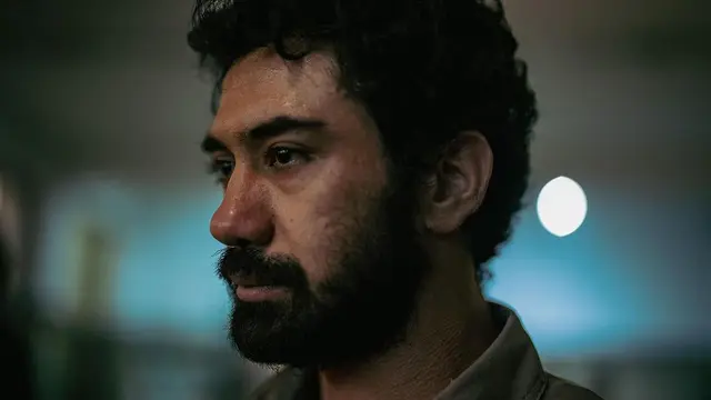 Reza Rahadian sebagai Adil dalam film Siksa Kubur. (Foto: Dok. Instagram @officialpilarez)