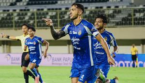 Ekspresi kapten PSIM Yogyakarta, Franco Ramos Mingo usai tandukannya membobol gawang PSBS Biak dalam laga lanjutan BRI Super League 2025/2026 di Stadion Maguwoharjo, Sleman, Jumat (27/2/2026). (Dok. PSIM Yogyakarta)