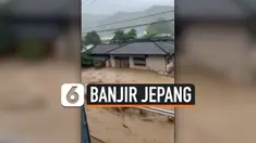 Sebagian wilayah Jepang dilanda banjir imbas dari hujan lebat yang mengguyur Jepang. Banjir menenggelamkan sejumlah kendaraan dan jembatan. Rumah dua lantai nyaris ikut tenggelam.
