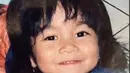 Istri Pratama Arhan saat kecil sangat menggemaskan. Apalagi saat ia berfoto menghadap kamera seperti ini. Azizah sudah terlihat percaya diri sedari kecil dan tak takut dengan kamera. (Liputan6.com/TikTok/azizahsalshaa)