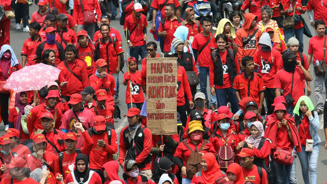 20170501-Massa Buruh Mulai Bergerak dari HI ke Istana Merdeka-Angga