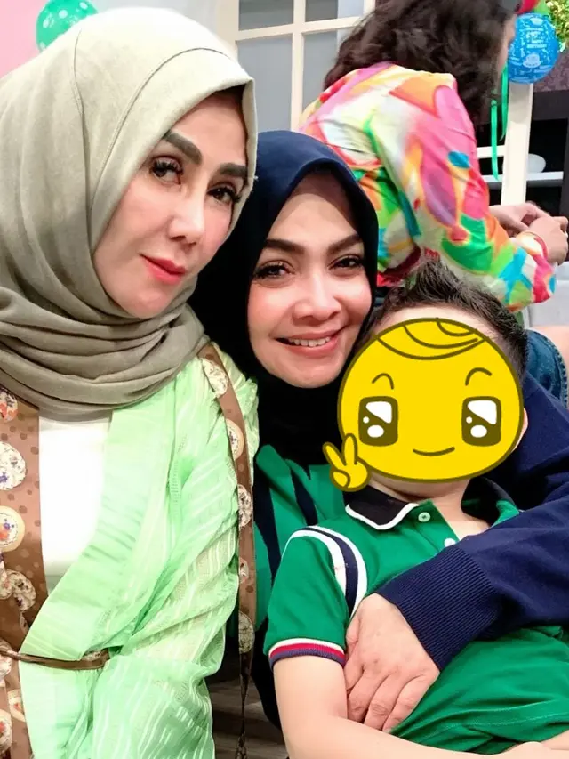 8 Potret Kebersamaan Rieta Amilia dan Amy Qanita, Disebut Besan Goals