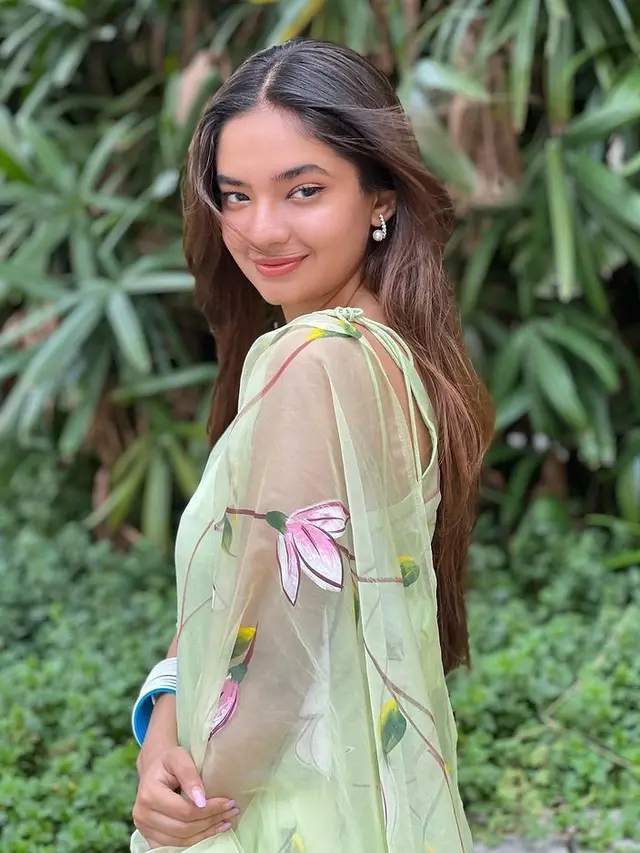 6 Potret Anushka Sen, Aktris Serial India yang Bakal Main di Drama Korea
