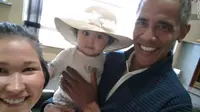 Barack Obama bersama bayi Giselle (Foto:AP/Jolene Jackinsky)
