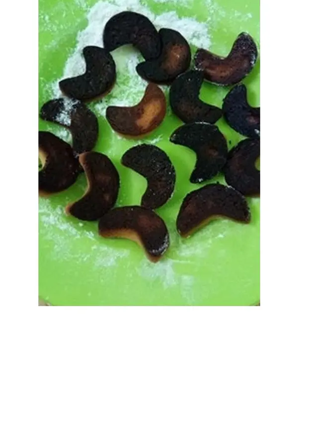 8 Potret Gagal Buat Kue Lebaran Ini Bikin Miris