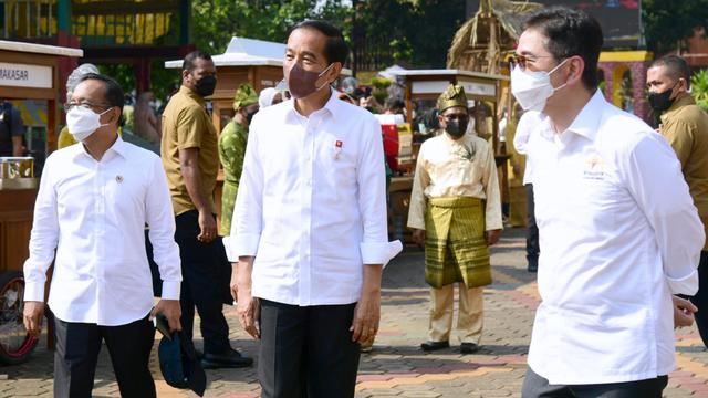 Presiden Joko Widodo (Jokowi) melakukan diskusi dengan Ketua Umum Kadin Indonesia, Arsjad Rasjid, seluruh pimpinan Kadin Indonesia serta 34 Ketua Kadin Provinsi sekaligus untuk merayakan HUT Kemerdekaan RI ke-77.