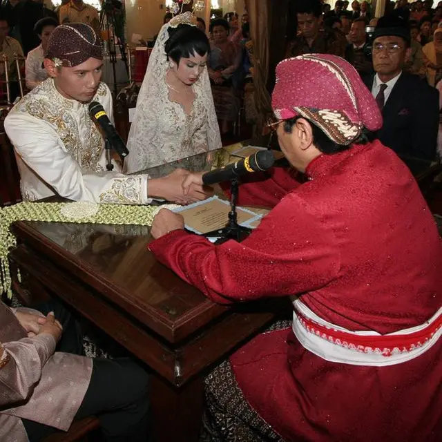 6 Potret Lawas Pernikahan Annisa Pohan dan AHY, Prosesi Pedang Pora Baru Terungkap