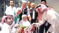 Jemaah haji tertua dari Indonesia yang berusia 104 tahun mencuri perhatian Raja Salman. (Saudi Press Agency)