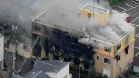 Kebakaran yang disengaja melanda studio animasi Kyoto Animation pada Kamis, 18 Juli 2019 (AP Photo)