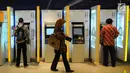 Nasabah melakukan transaksi di ATM Mandiri, Jakarta, Senin (29/4/2019). Aset Bank Mandiri pada Kuartal I 2019 tercatat sebesar Rp 1.206,0 triliun, naik 9,8 persen dari akhir Maret 2018. (Liputan6.com/Angga Yuniar)