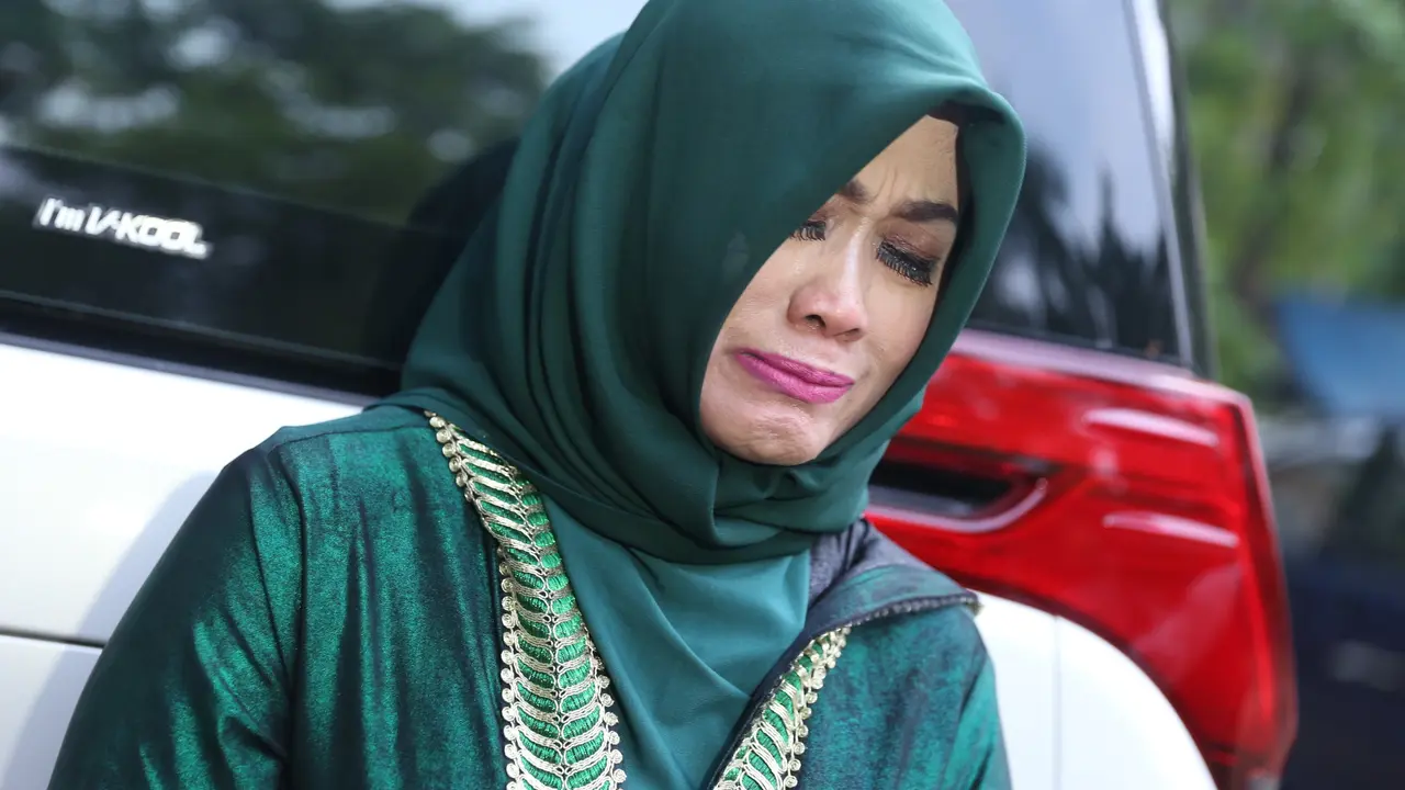 [Bintang] Keluarga Jupe di Makam