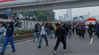 Demo di DPR Ricuh, Massa Aksi Mulai Anarki Dihalau Pakai Water Cannon