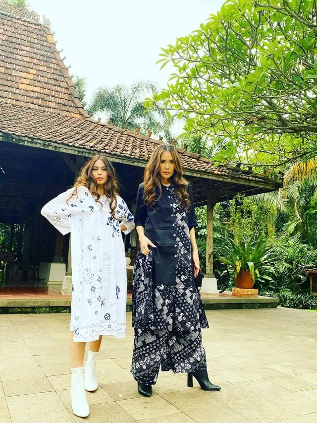 7 Potret Kompak Valerie Thomas dan Ibunya, Bak Kakak Beradik