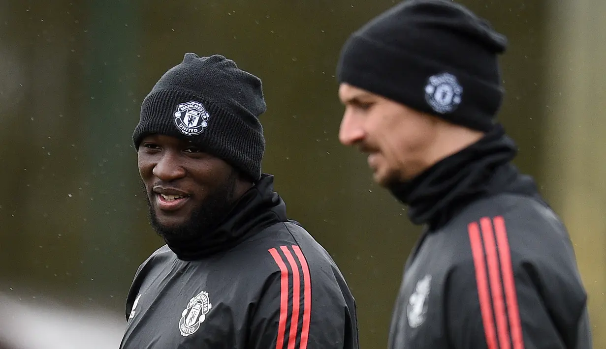 Zlatan Ibrahimovic dan Romelu Lukaku pernah jadi sahabat ketika memperkuat Manchester United. (Foto: AFP/Oli Scarff)