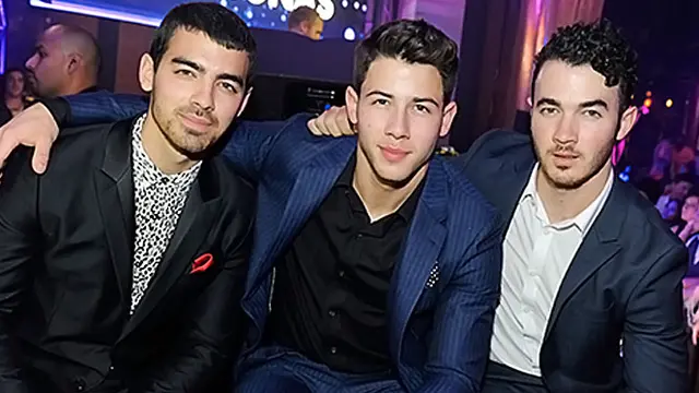 jonas-brother-131216c.jpg