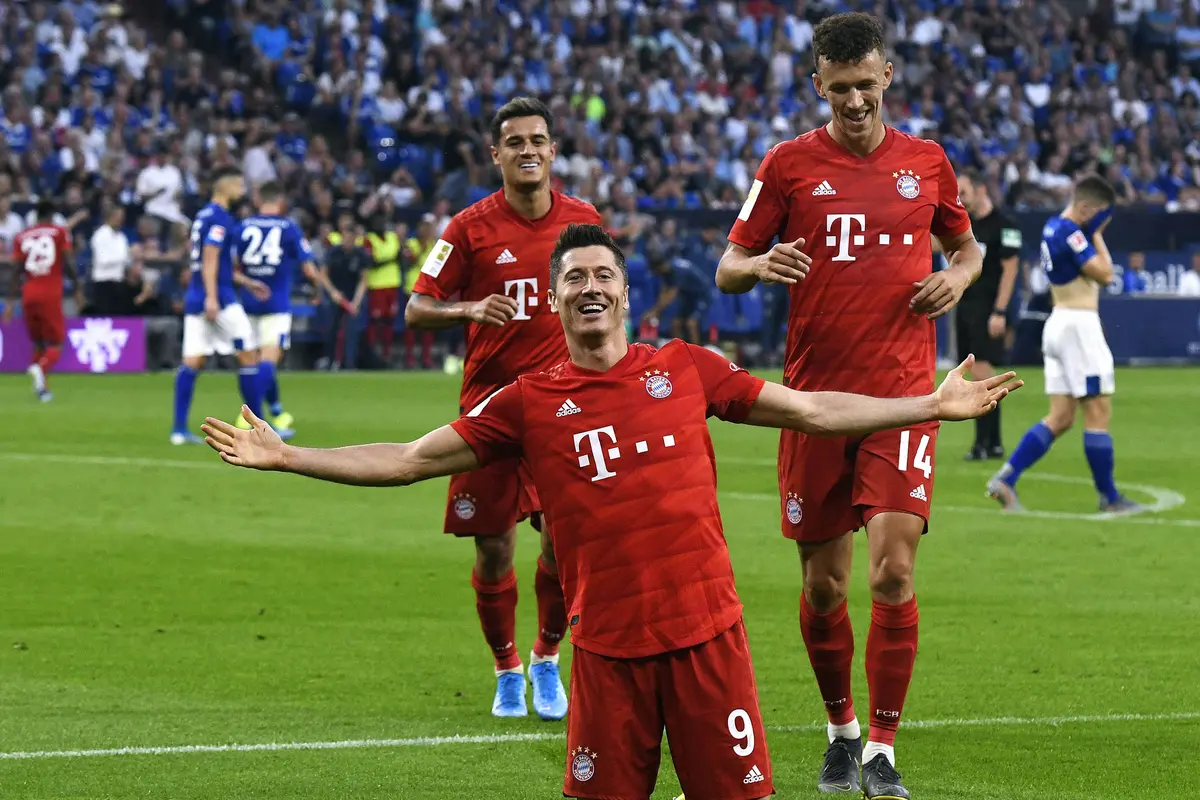 FOTO: Hattrick Robert Lewandowski Antar Munchen Bungkan Schalke
