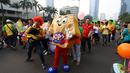 Berbagai kostum unik perwakilan dari salah satu perusahaan ikut dalam meramaikan Parade Simpatik Hari Pelanggan Nasional di kawasan Bundaran HI, Jakarta,  Minggu (7/9/14). (Liputan6.com/Johan Tallo)