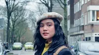 Rachel Amanda di film Merindu Cahaya de Amstel (https://www.instagram.com/p/CJfmRKbBfM5/)