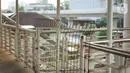 Kondisi Jembatan Penyeberangan Orang (JPO) yang merupakan akses menuju Halte Transjakarta CSW di kawasan Kebayoran Baru, Jakarta Selatan, Rabu (30/10/2019). JPO yang tak kunjung dipasang lift dan eskalator tersebut dibangun untuk menunjang koridor 13 Transjakarta. (Liputan6.com/Immanuel Antonius)