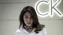 Artis peran Vanessa Prescilla berpose saat menghadiri peluncuran salah satu brand produk di Jakarta, Rabu (21/3). Vanesha Prescilla ramai diperbincangkan publik usai membintangi film Dilan 1990. (Liputan6.com/Faizal Fanani)