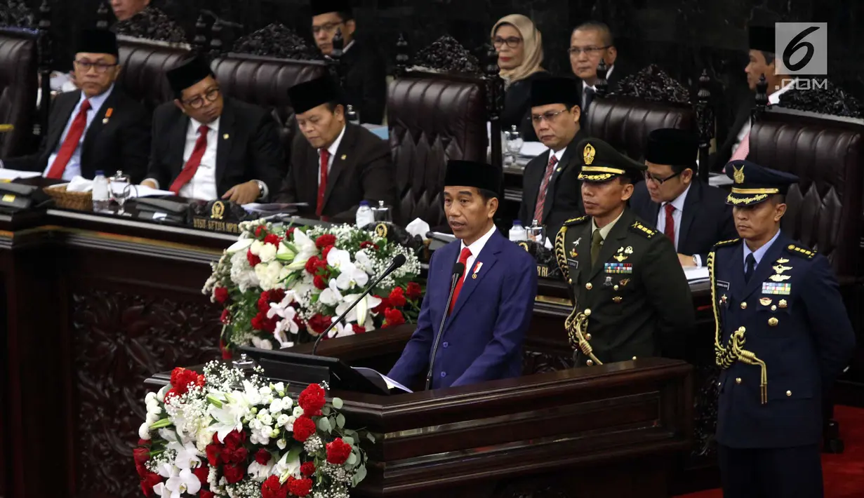 Presiden Joko Widodo (Jokowi) menyampaikan Pidato Kenegaraan pada Sidang Tahunan MPR 2018 di Gedung Nusantara, Senayan, Jakarta, Kamis (16/8). Sidang ruitn ini dilaksanakan jelang perayaan Hari Kemerdekaan Republik Indonesia. (Liputan6.com/Johan Tallo)