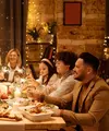 Ilustrasi Christmas dinner. (Photo by Nicole Michalou from Pexels)