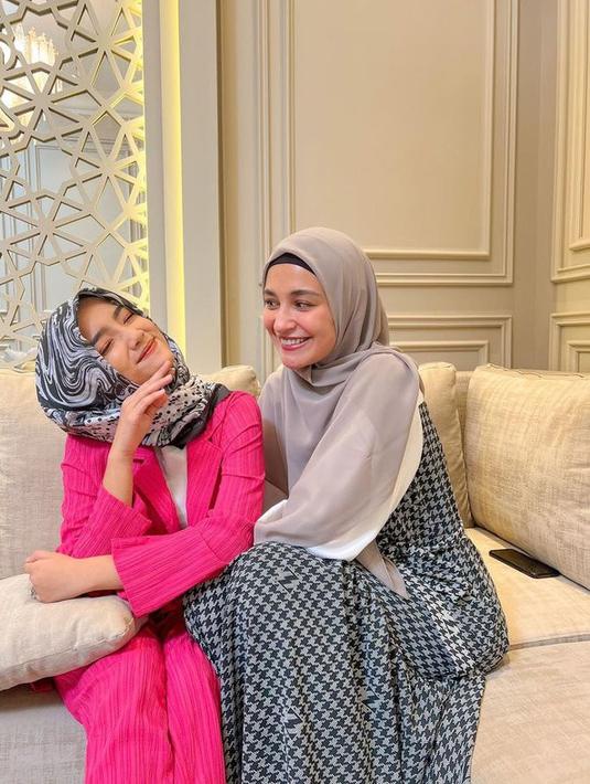 Fuji buat konten bareng Shireen Sungkar. Ia mengunjungi rumah ibu 3 anak ini.  (Instagram.com/fuji_an)