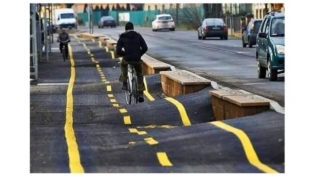 10 Potret Garis Pada Markah Jalan Ini Bikin Pengendara Bingung