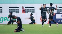 Pemain Bhayangkara FC, Dendy Sulistyawan melakukan selebrasi usai mencetak gol ke gawang Borneo FC pada laga pekan ke-10 BRI Liga 1 2022/2023 antara Bhayangkara FC melawan Borneo FC di Stadion Wibawa Mukti, Cikarang, Selasa (13/09/2022). (Bola.com/M Iqbal Ichsan)