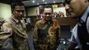 Menteri ESDM Sudirman Said berjalan keluar ruang sidang di Pengadilan Tipikor, Jakarta, Senin (4/4). Sudirman bersaksi untuk kasus suap proyek pembangunan listrik mikrohidro yang juga mantan anggota DPR, Dewie Yasin Limpo (Liputan6.com/Faizal Fanani)