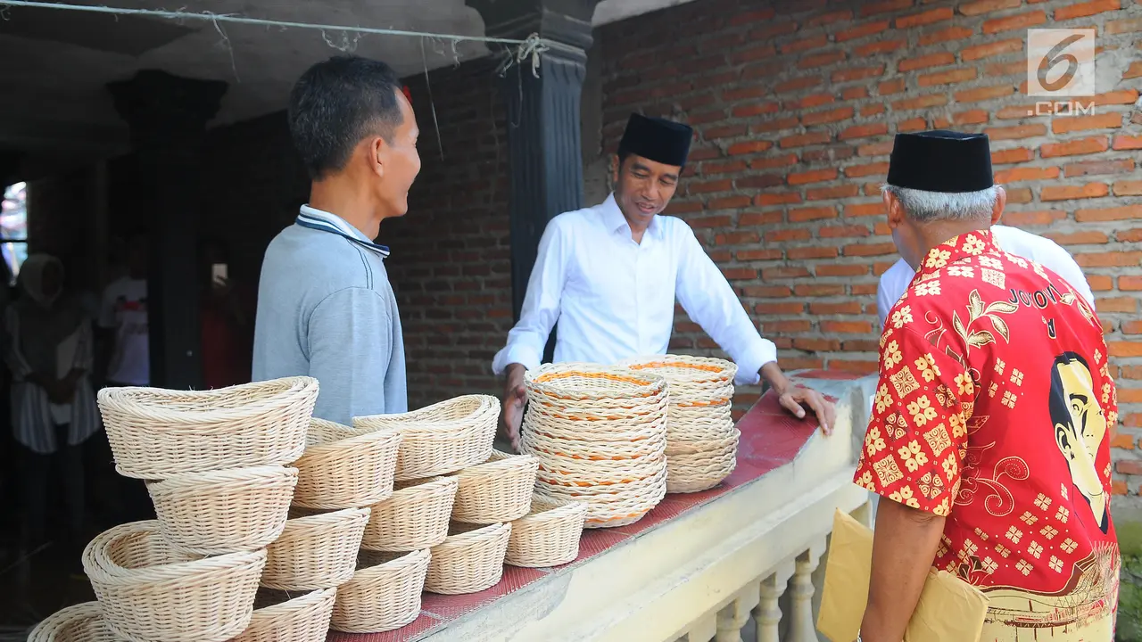 Jokowi Tinjau Industri Rotan di Cirebon