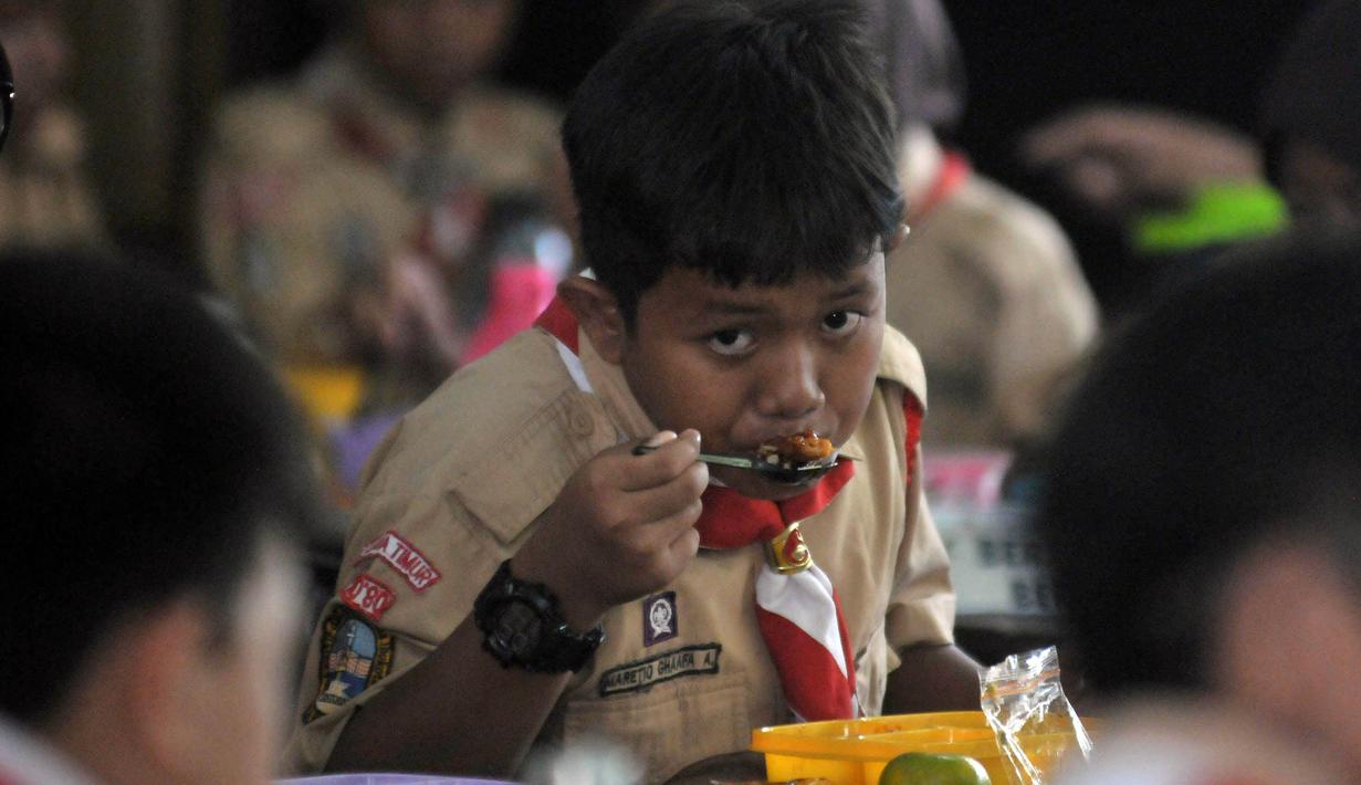 Adapun makanan yang disajikan merupakan paket lengkap nasi, sayur dan lauk pauk. (merdeka.com/Imam Buhori)