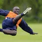 Chelsea&#039;s Jimmy Floyd Hasselbaink during a train for up coming Champions League semi-final match against Monaco at Chelsea training grounds in Harlington, London, 04 May, 2004. AFP PHOTO/CARL DE SOUZA