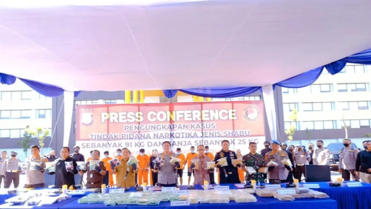 Konferensi pers pengungkapan narkoba oleh Polda Riau.