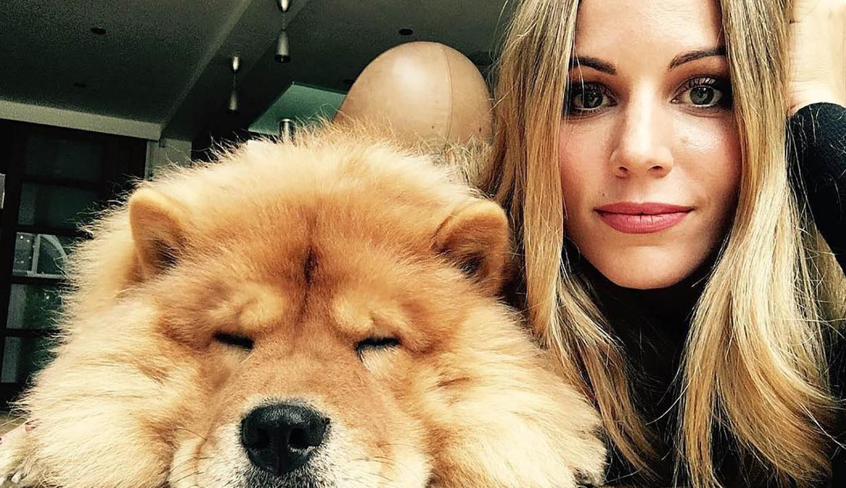 Selain memiliki suara bagus, paras cantik Edurne Garcia Almagro, juga membuatnya kerap membintangi beberapa iklan serta bermain dalam beberapa judul film. (Instagram)