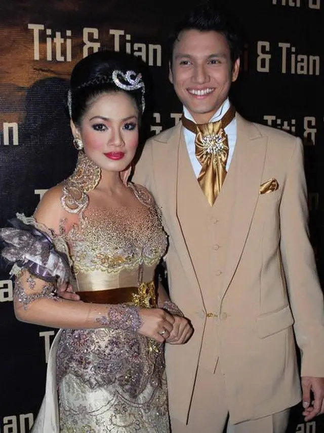 6 Potret Perjalanan Cinta Titi Kamal dan Christian Sugiono, Diterpa Isu Perselingkuhan