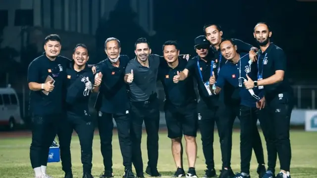Staf kepelatihan Persik Kediri