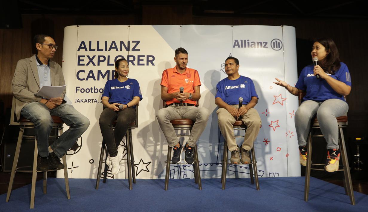 Psikolog, Laksmiari Saraswati, saat jumpa pers di Kawasan Kuningan, Jakarta, Senin (24/6/2019). Delapan anak Indonesia terpilih untuk mengikuti Allianz Explorer Camp 2019 di Jerman dan Singapura. (Bola.com/M Iqbal Ichsan)