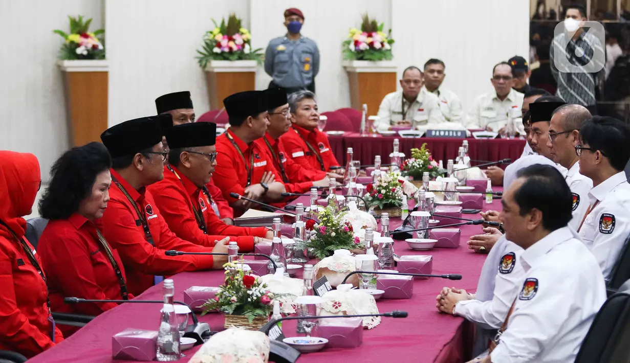 Hasto , PDIP tidak mengerahkan massa untuk memeriahkan karnaval atau arak-arakan. (Liputan6.com/Herman Zakharia)