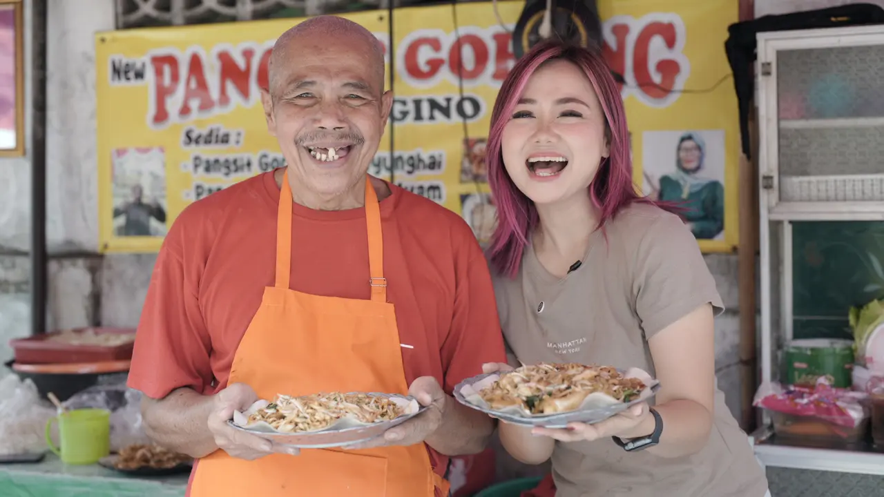 Konten Kreator Gina Angelia di gerai Pangsit Lek Gino