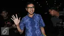 Gubernur Sumatera Barat (Sumbar) Irwan Prayitno usai diperiksa KPK, Jakarta, Jumat,(12/8). Irwan diperiksa sebagai saksi untuk perkara dugaan suap proyek pembangunan 12 ruas jalan di Sumatera Barat. (Liputan6.com/Helmi Afandi)