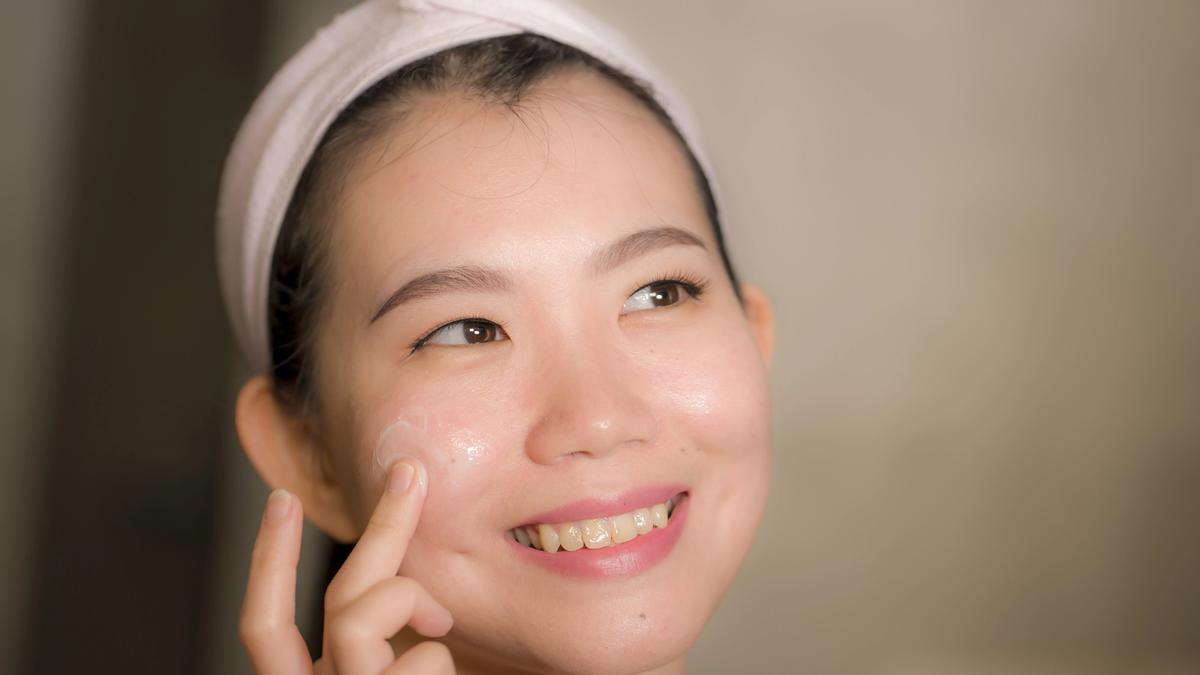 Urutan Skincare untuk Kulit Berjerawat yang Bikin Tenang, Bukan Tambah Drama