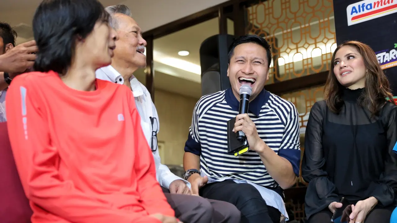 [Bintang] Arie Untung dan Fazura di jumpa pers film Rafathar